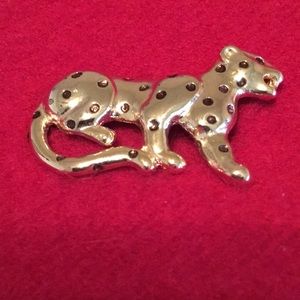 Goldtone brooch great condition